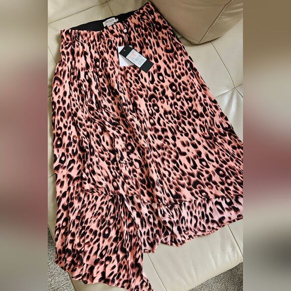💝Nwt wrap skirt soaked in luxury - Picture 5 of 8